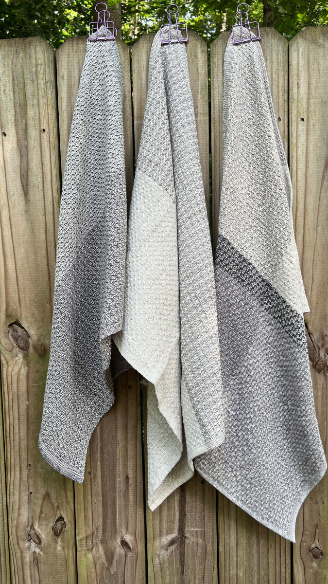 🧵 Handwoven Huck Lace Towel