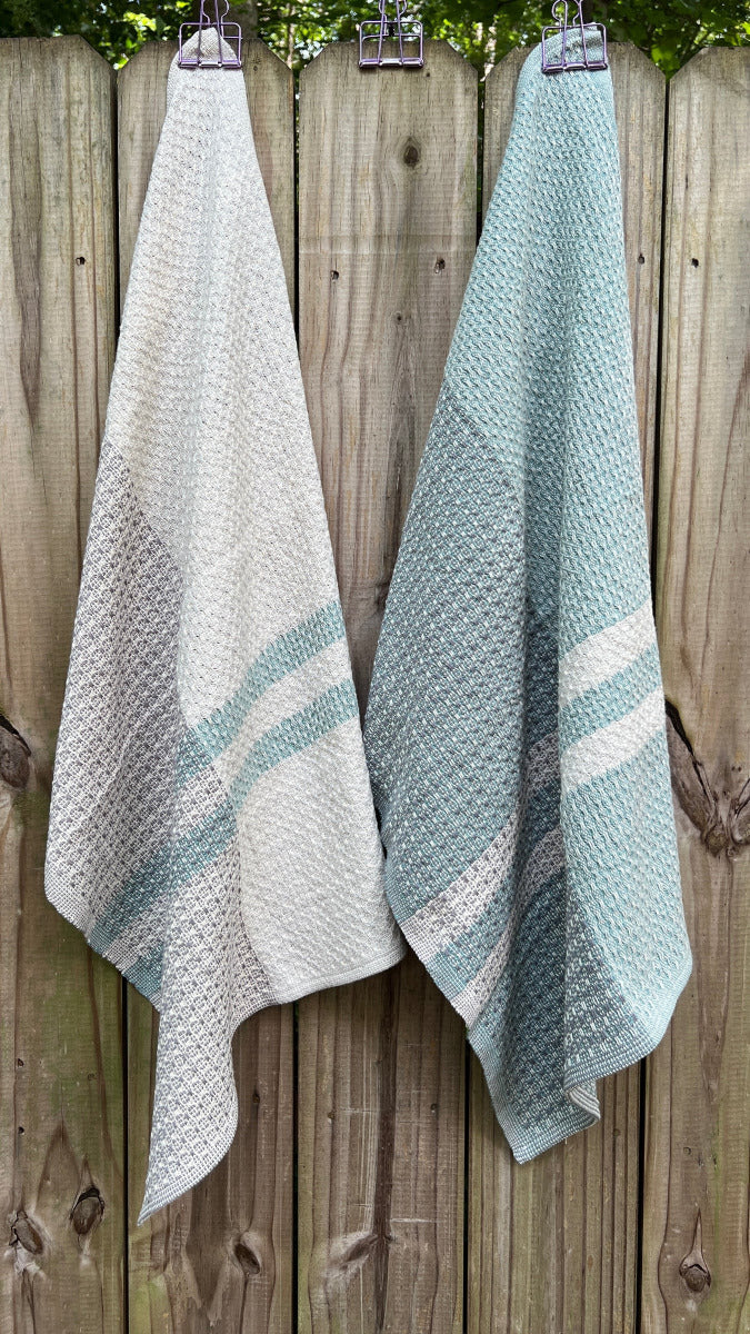 🧵 Handwoven Huck Lace Towel