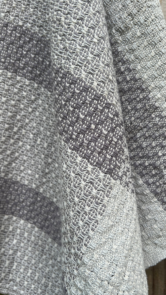 🧵 Handwoven Huck Lace Towel