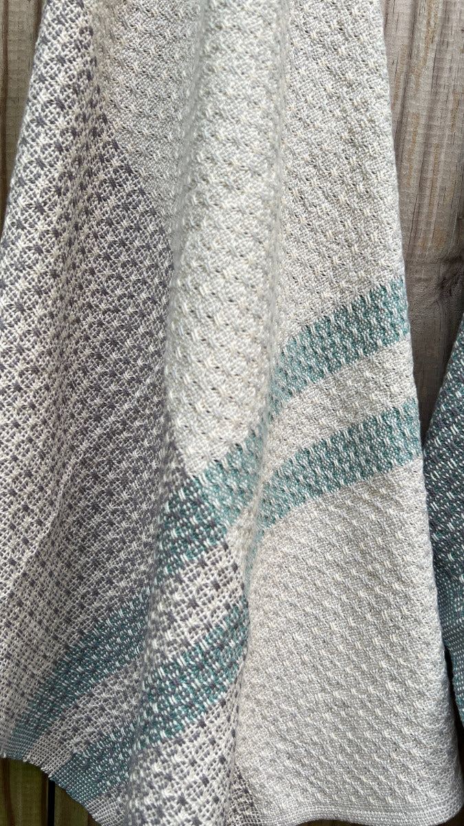 🧵 Handwoven Huck Lace Towel