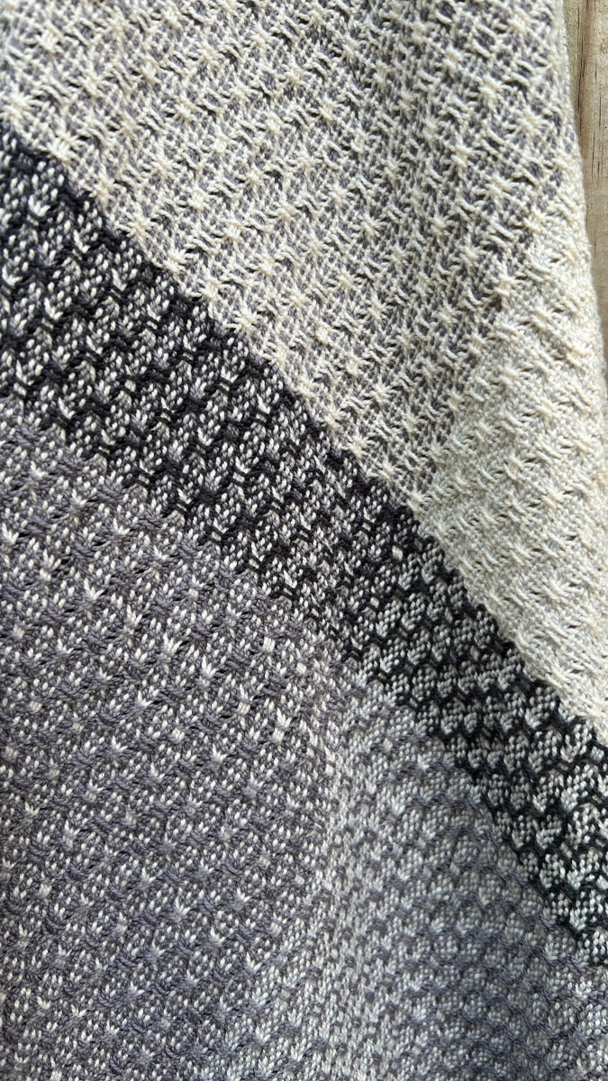 🧵 Handwoven Huck Lace Towel