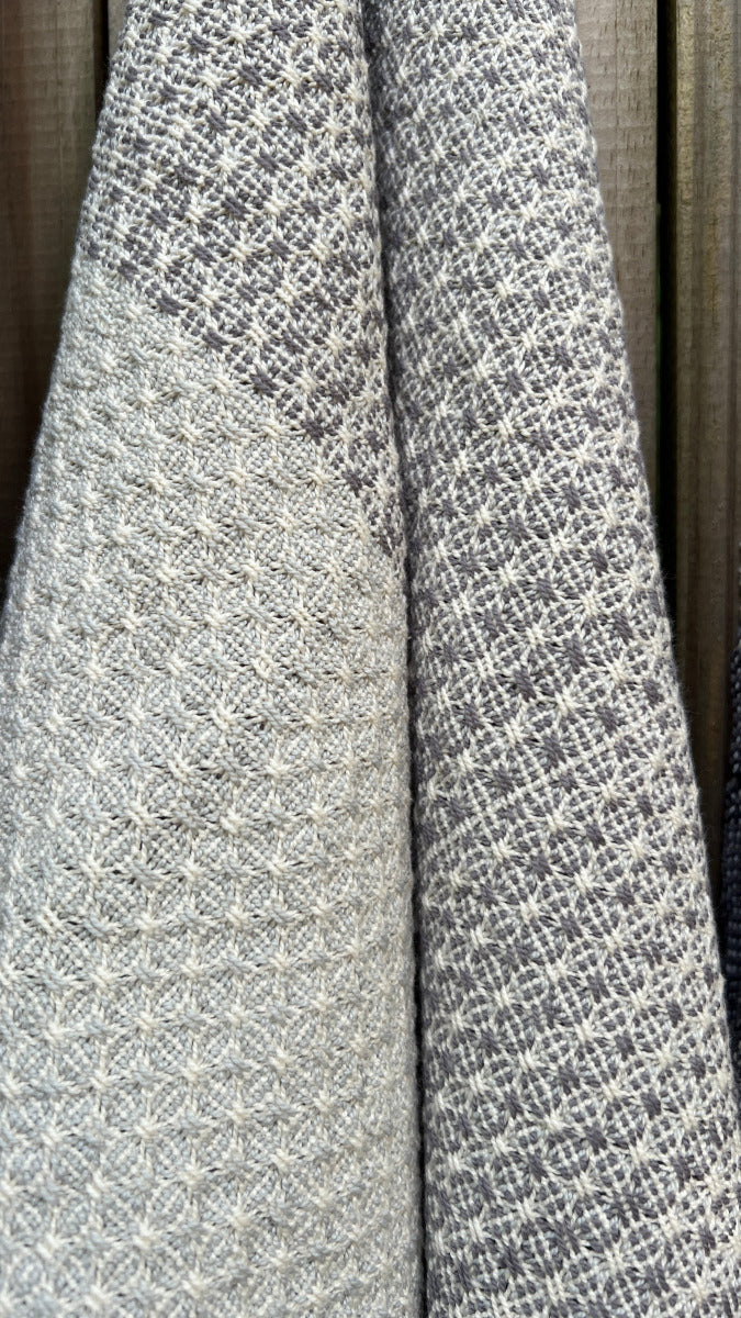 🧵 Handwoven Huck Lace Towel